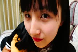 年轻漂亮女主人调教猬锁奴男SM 舔足  背景图片