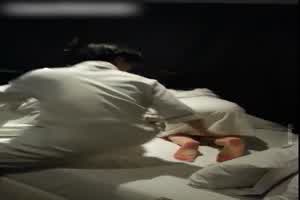 韩国大学教授和女学生淫乱师生恋  背景图片