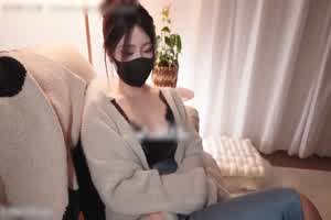 OnlyFans白虎网红女神nana娜娜同学的妈妈 饥渴少妇未能经受住肉棒的引诱  背景图片