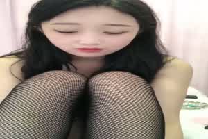 网衣少女直拨性爱趴  背景图片