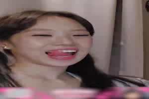 发情少女屁股翘起来求艹  背景图片