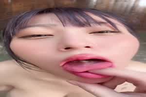 Emma 性感诱惑大方秀出期刊豪乳带回家艹  背景图片