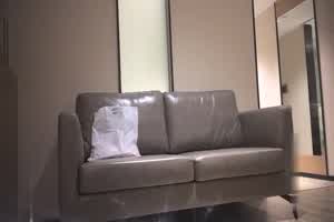 91大神【探花】，性感长腿少妇，穿上开裆黑丝袜  背景图片