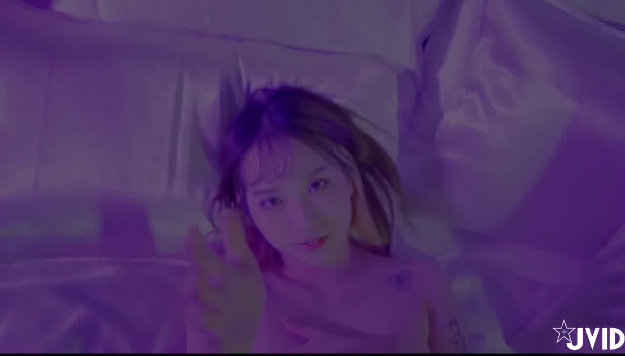  jvid韩风正妹桃桃 摆动少女的嫩臀 的剧照1