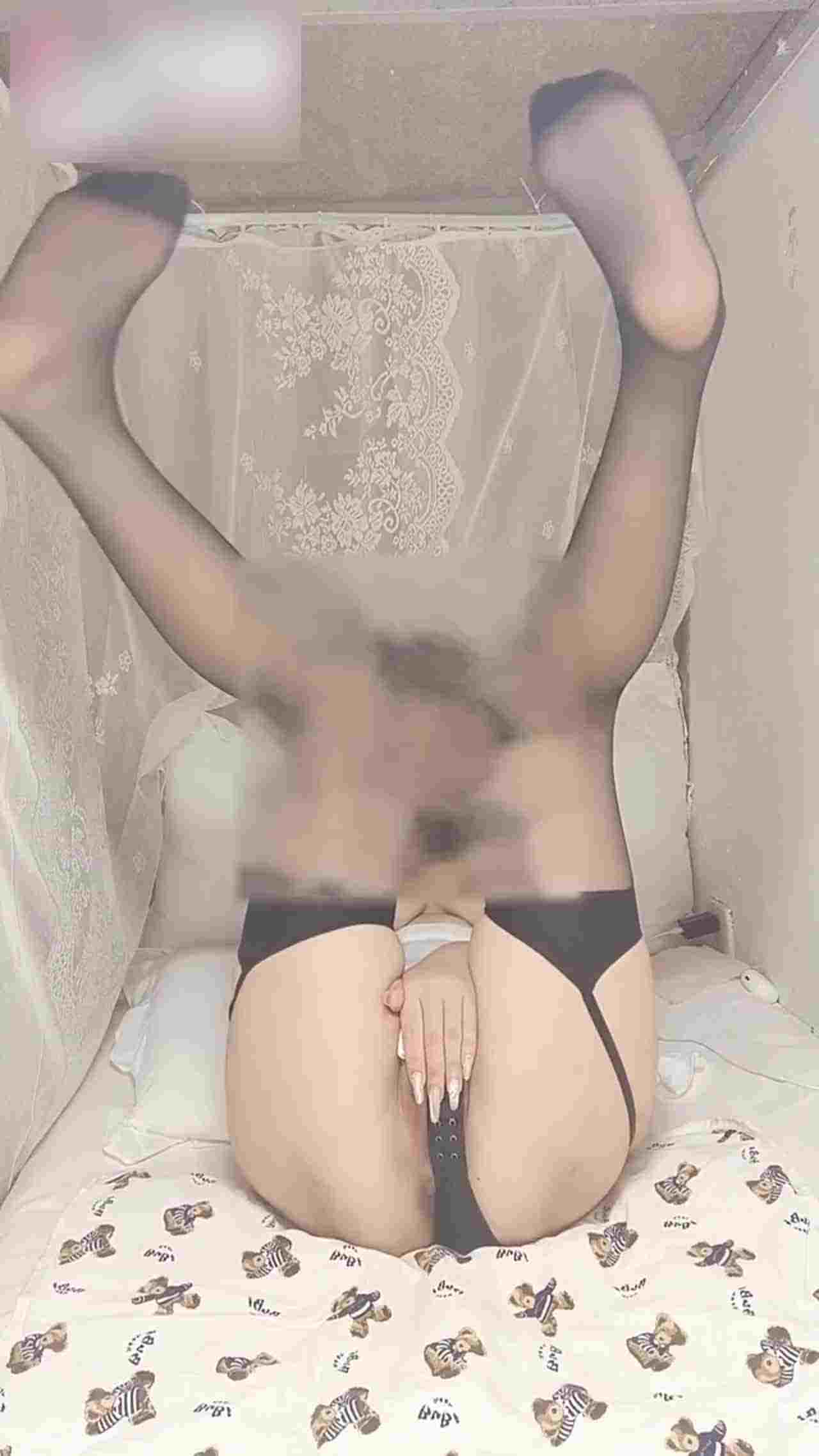  脸穴同框极品超嫩学生妹黄瑜晴巨乳小母狗发骚在宿舍扣穴自慰视频被炮友曝光还能听到同学在那里讨论学习小母 的剧照9