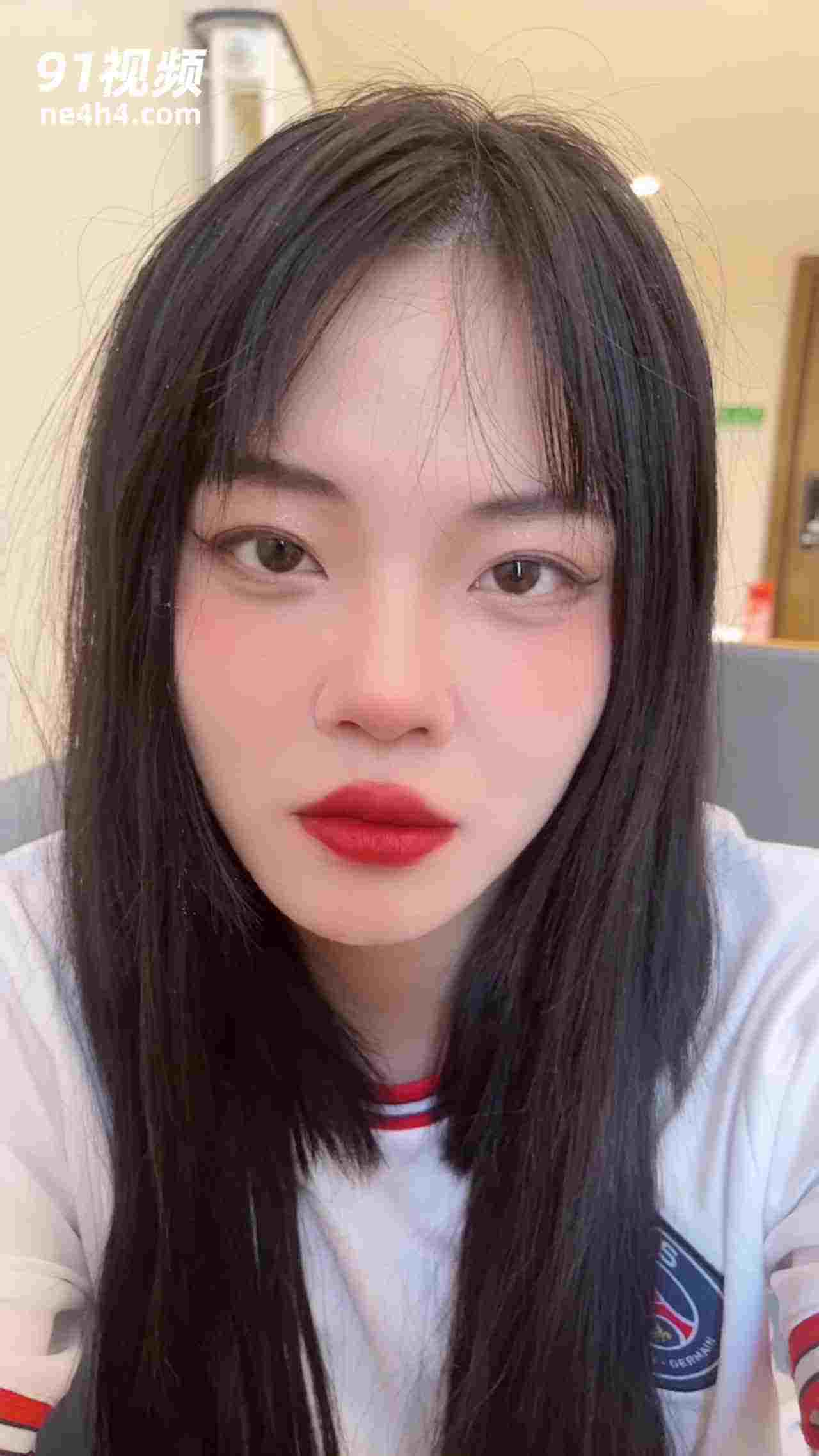  原创完整版 牙牙 约大学同学来家里看球结果喝开了 的剧照5