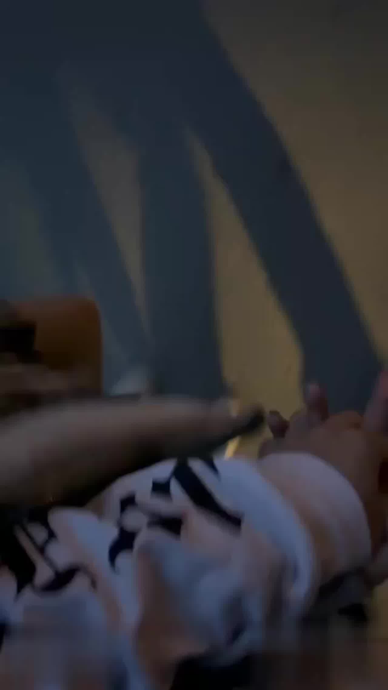  黄发少年遇到穿蓝色JK的机车小网红 刘XX 假借粉丝之名套近乎直接下药迷晕强上！ 的剧照10