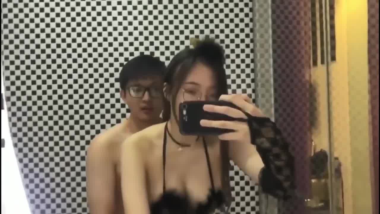  快手主播性爱内衣做爱流出 的剧照9