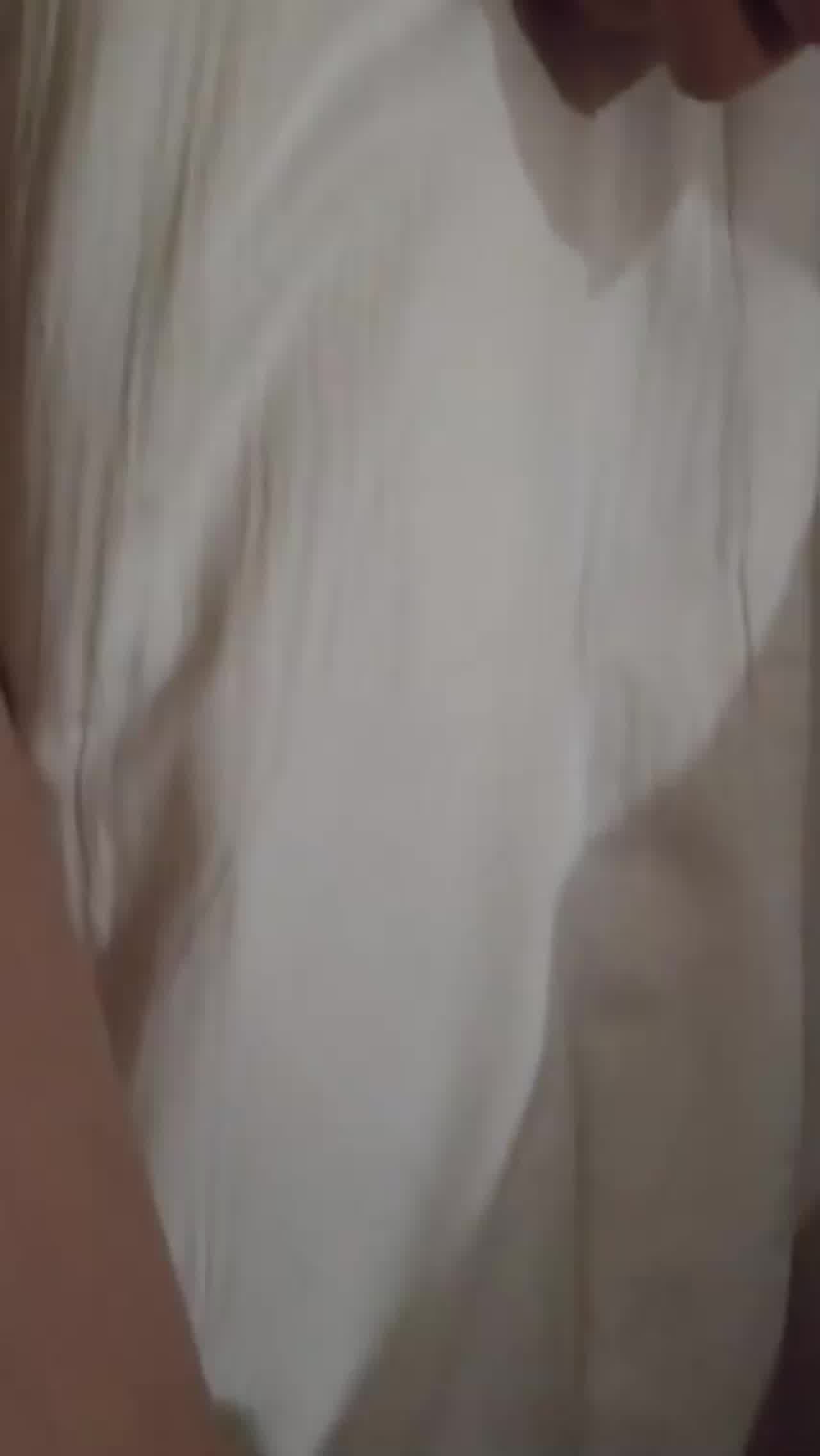  上学时遥不可及的校花，同学聚会时再次遇到，直接灌醉带走迷奸 的剧照1