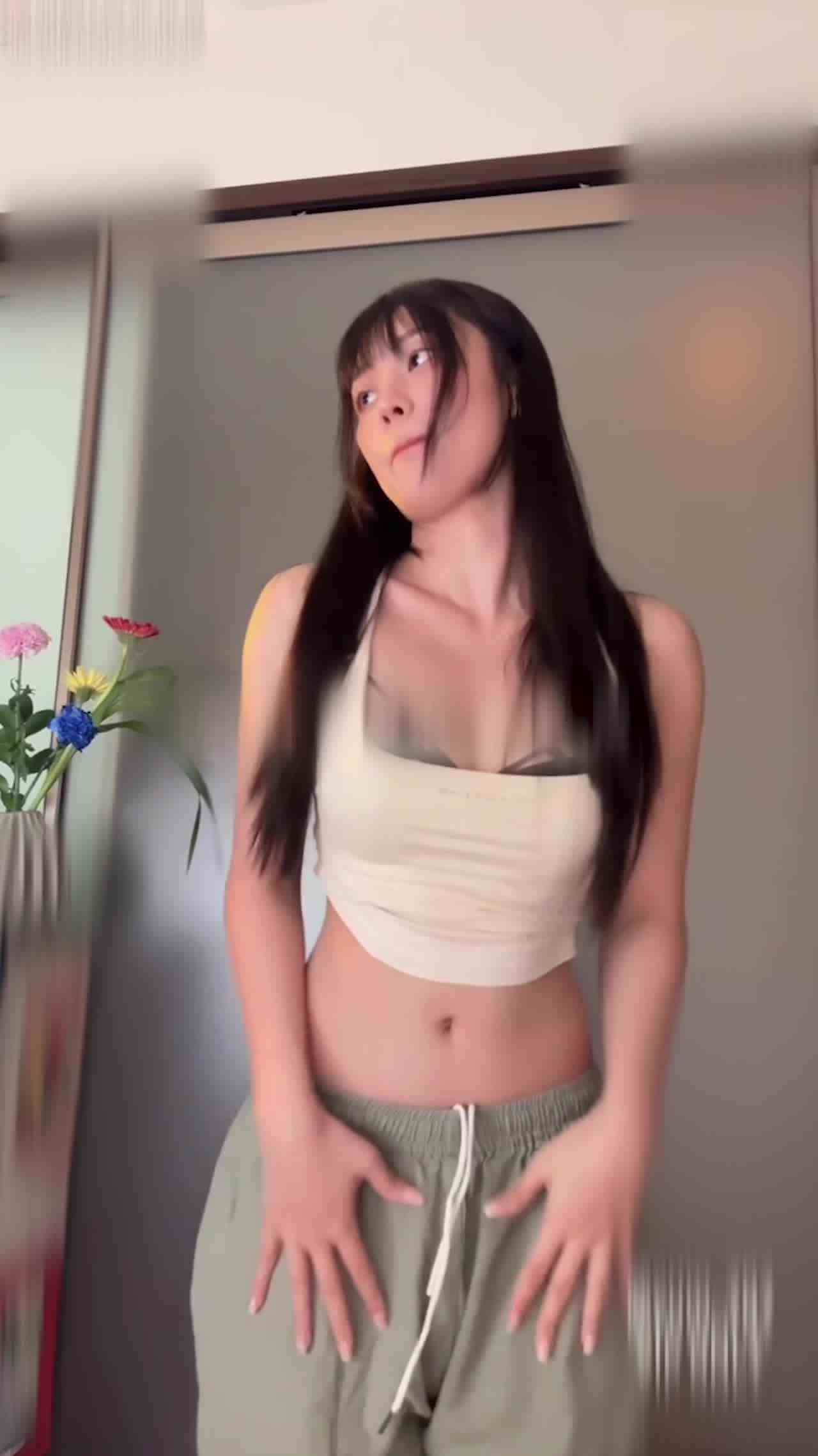  玉米网红抖音裸舞 喜欢抠1！ 的剧照2