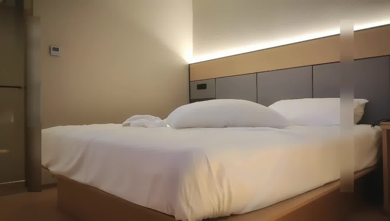  海龟00后软萌学生妹，沙发掰穴好粉嫩，，乖巧听话，激情啪啪疯狂输出，操到浑身颤抖，连连求饶！ 的剧照10