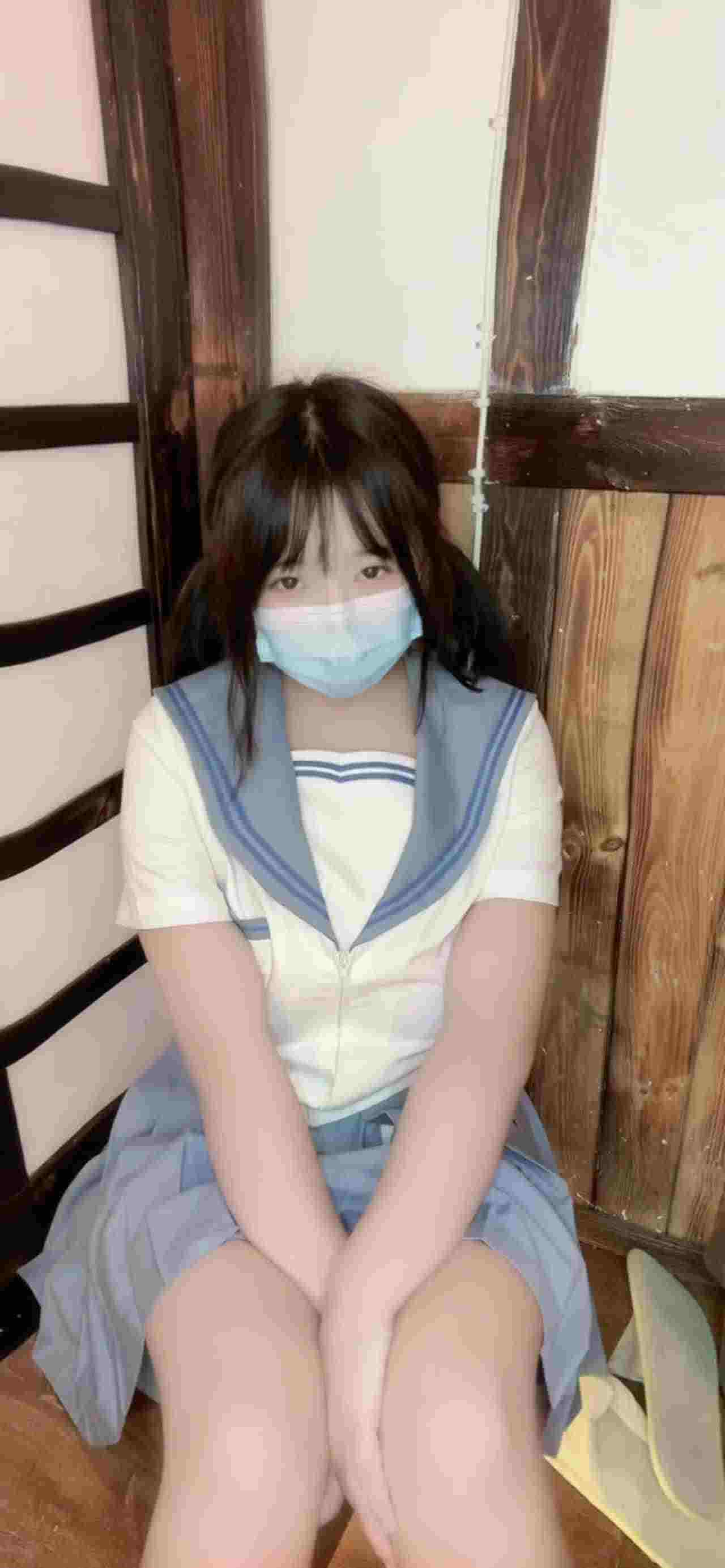  原创 樱桃 E奶学生妹垫上尿垫找个舒服的位置抠嫩穴 的剧照9