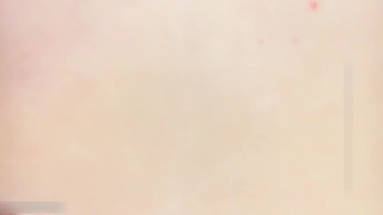  【双洞不停歇】美少妇为了赚取虚荣费，接受双飞让饥渴老男人泄欲取精，淫荡的小骚逼诱惑至极，两个大奶子真 的剧照3