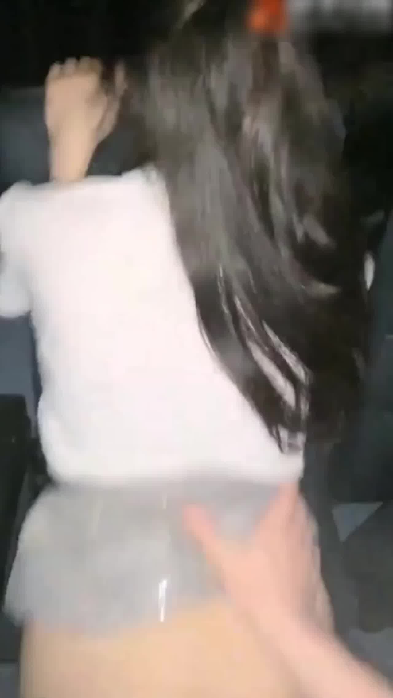  电影院爆操包养小三 忍不住娇喘引来围观 看电影操逼两不误! 的剧照10