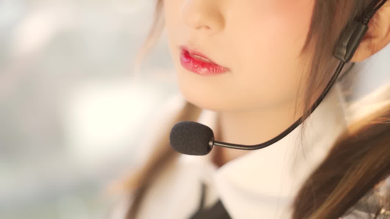  神楽坂真冬 下班后的站务员少女原味黑丝美足 的剧照3