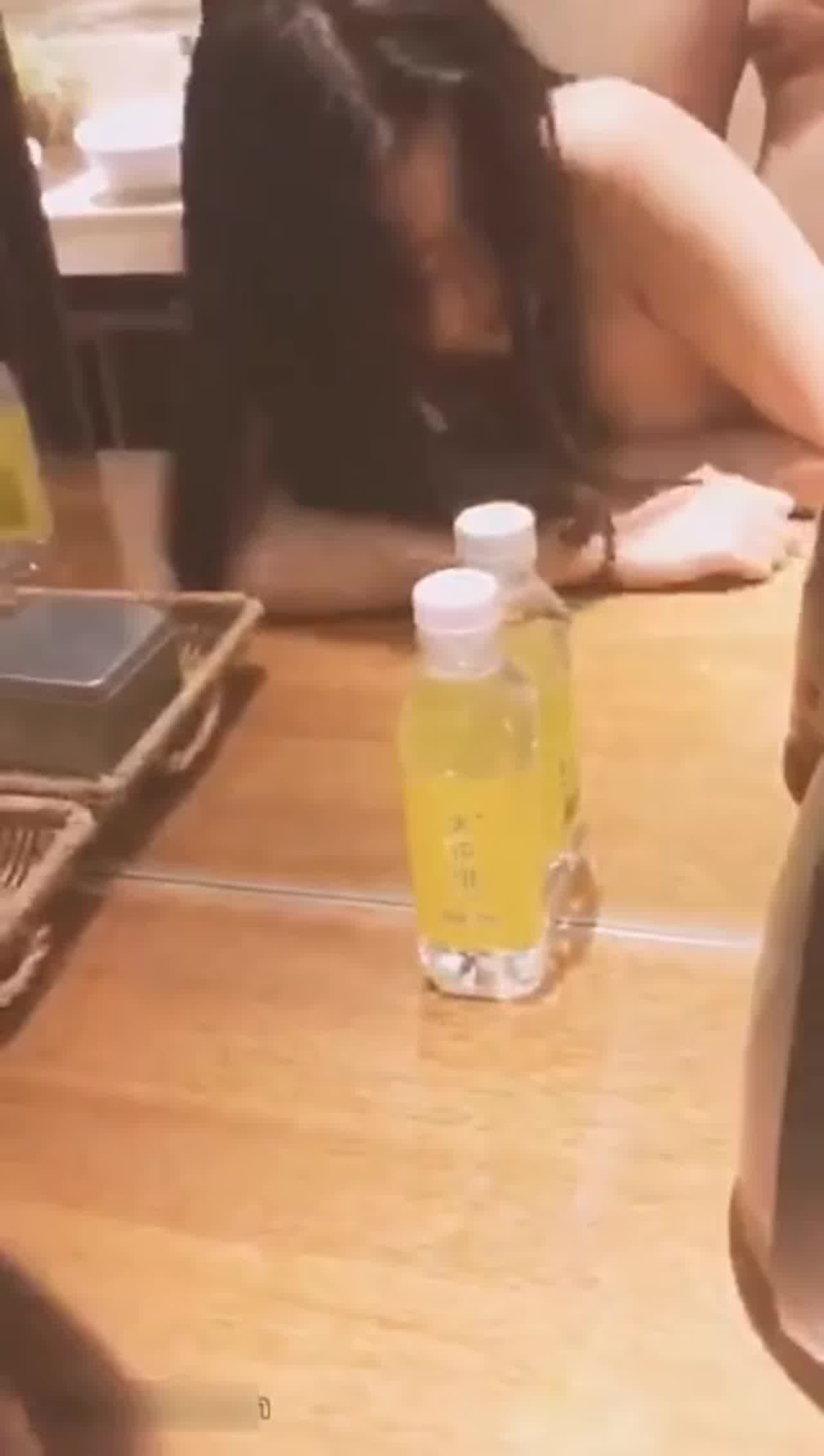  绝美女神抠逼制服诱惑骚气侧漏，看到你被操的样子我就放心了 的剧照6