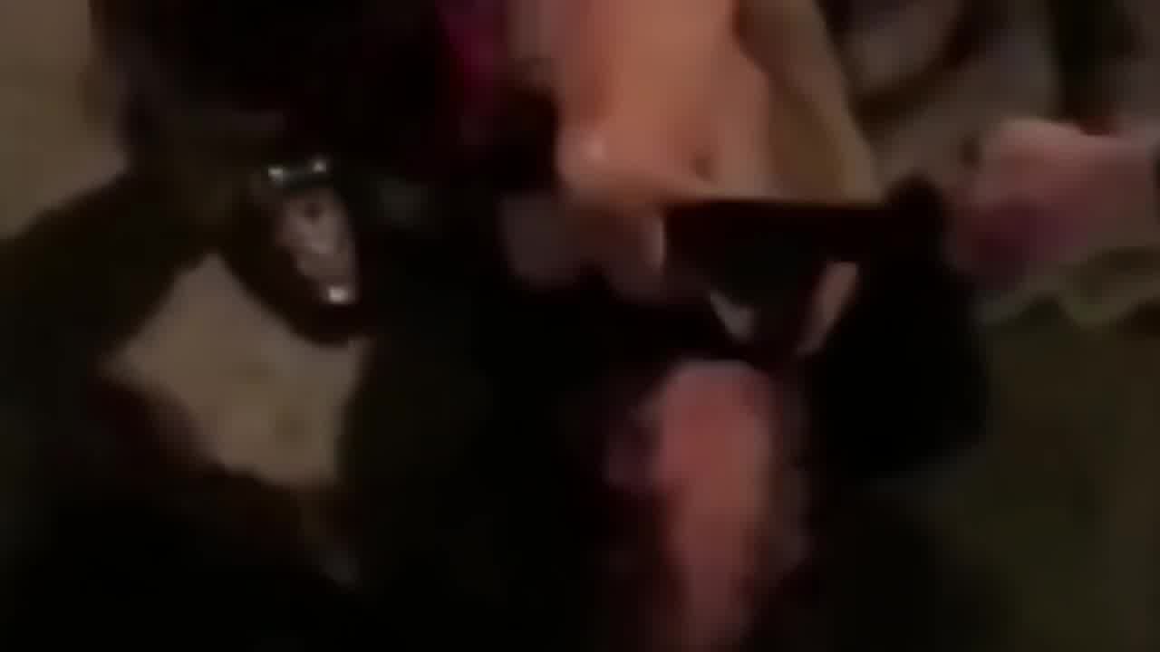  捉奸现场混战群殴，斗小三，街头趴衣大嘴巴子不要钱 的剧照8