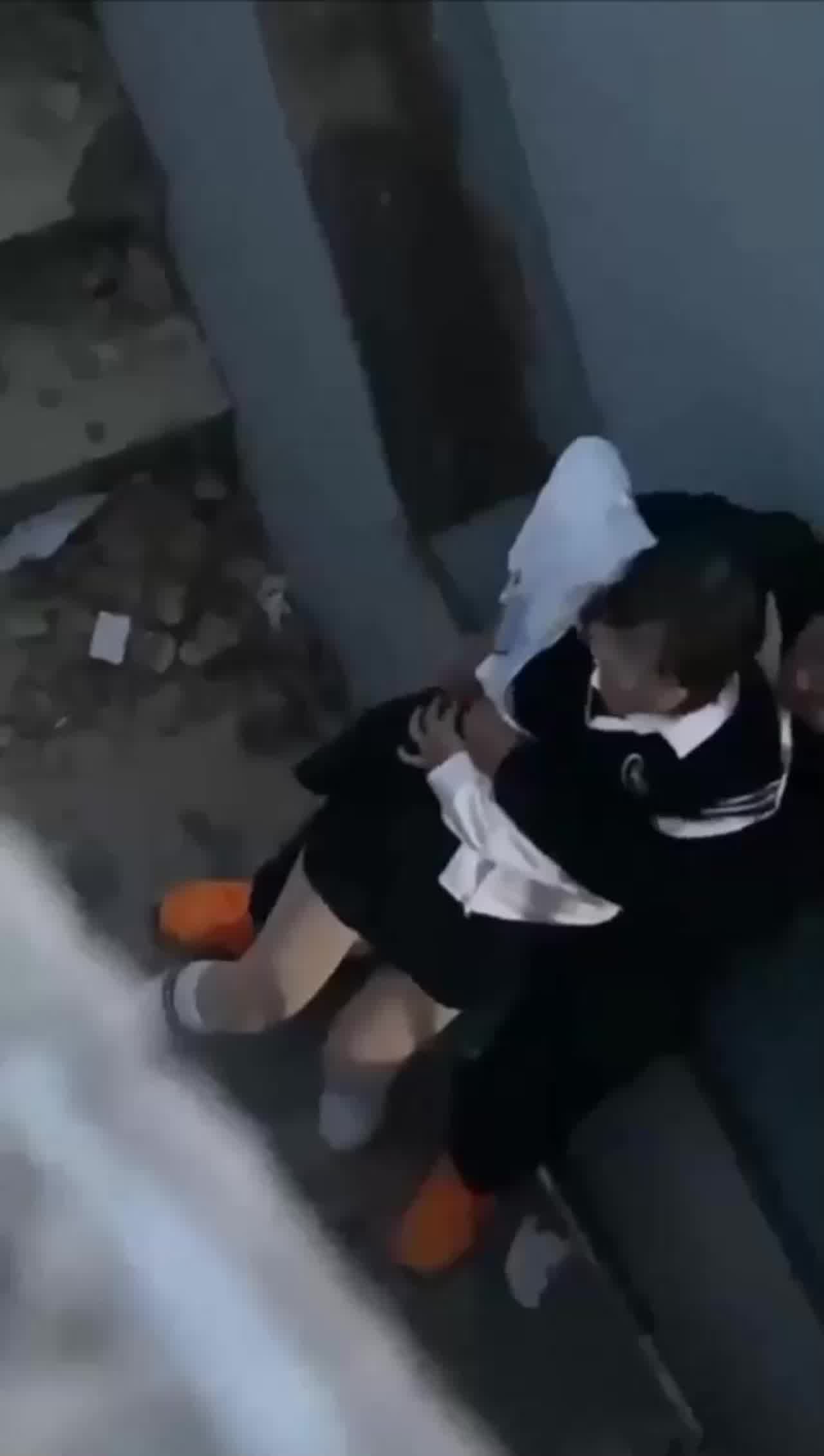  学生妹推着推着就进去了真刺激 的剧照3