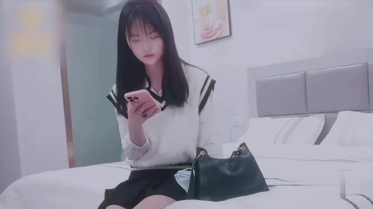  探花阿柒酒店2000块约炮19岁刚下海的 艺校舞蹈系清纯学妹下面毛还挺多的浓密性感 的剧照9