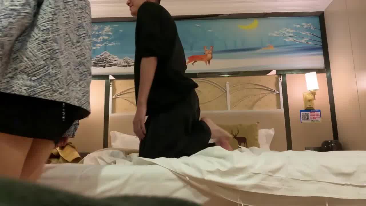  重磅推荐【PUA高中学妹】小哥酒店灌醉清纯妹子，各种姿势爆插完美露脸。无套疯狂输出淫水不止。 的剧照6