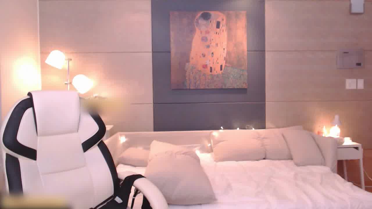  韩国黑丝极品美女露奶自摸极致诱惑 的剧照9