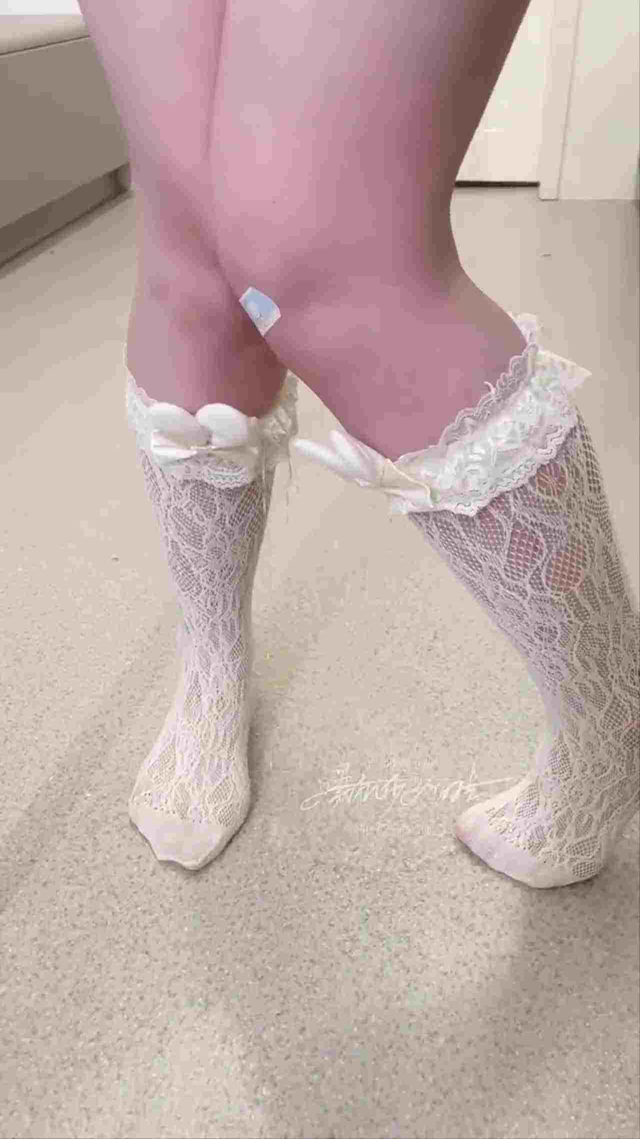  喵小吉 末班地铁跳蛋自慰高潮漏尿 的剧照7