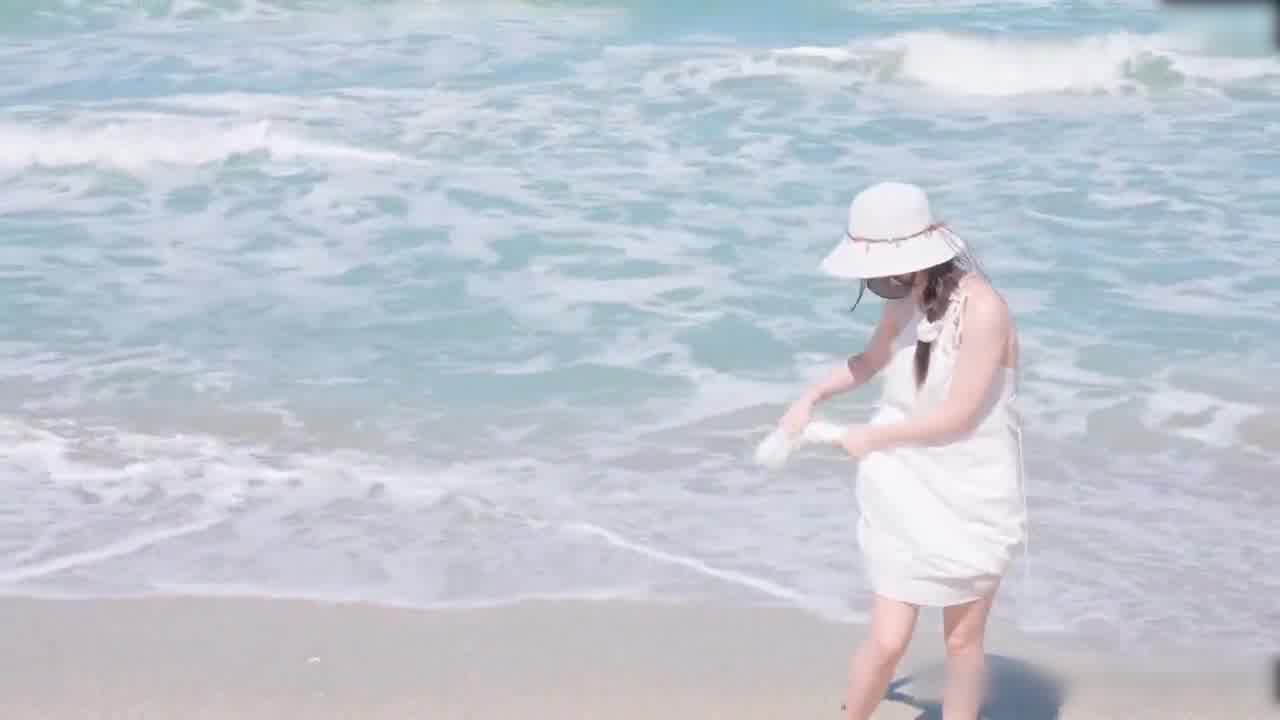  香港美少女HongKongDoll 玩偶姐姐乡下海滩漫步的一天 的剧照6