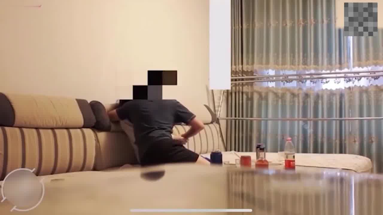  父女乱伦  兽父强上女儿开苞破处 老吴家的两个女儿 的剧照3