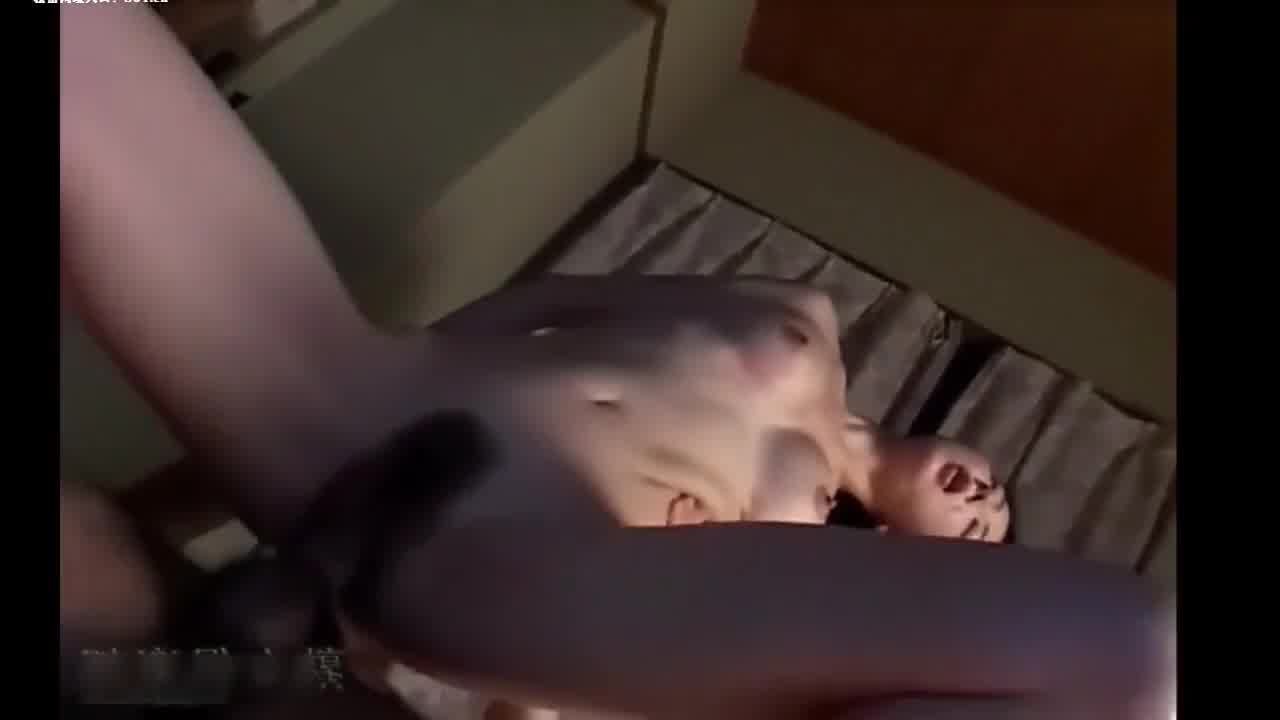  绝美妹子 超美！超清纯，小逼逼流了好多水，主动骑上来操，极品美人女神 的剧照9