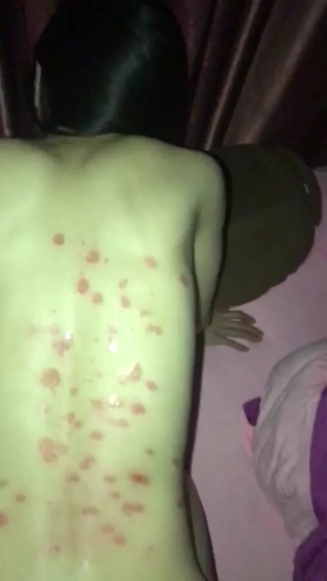  弟弟在隔壁玩电脑…不敢出声的滴蜡 的剧照6