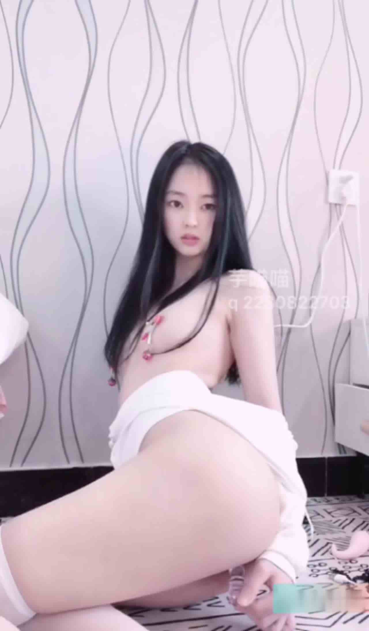  极品网红芋喵喵 钻石自慰棒 的剧照8