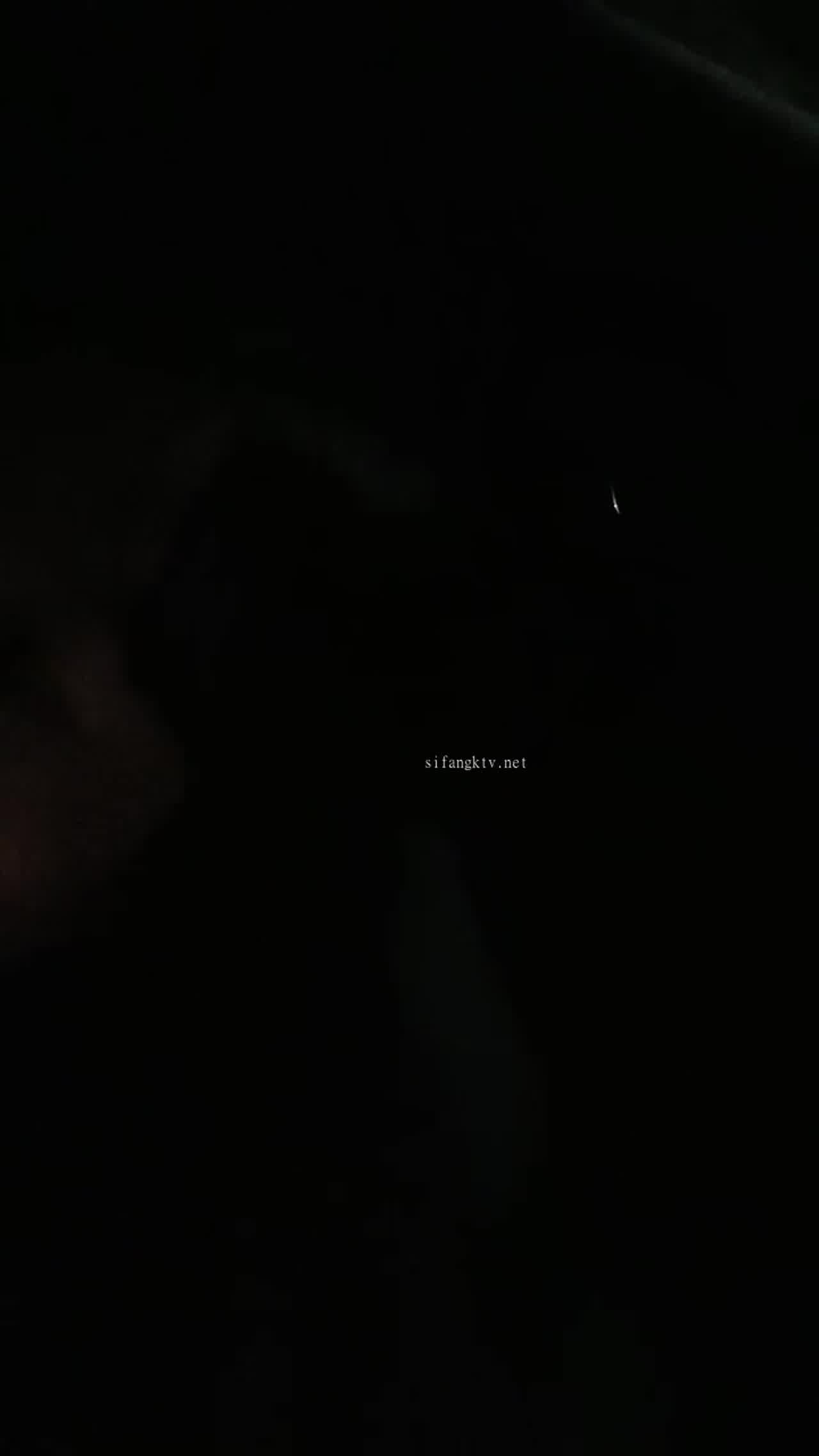  长腿少女直播车震和男友刺激公路 的剧照3