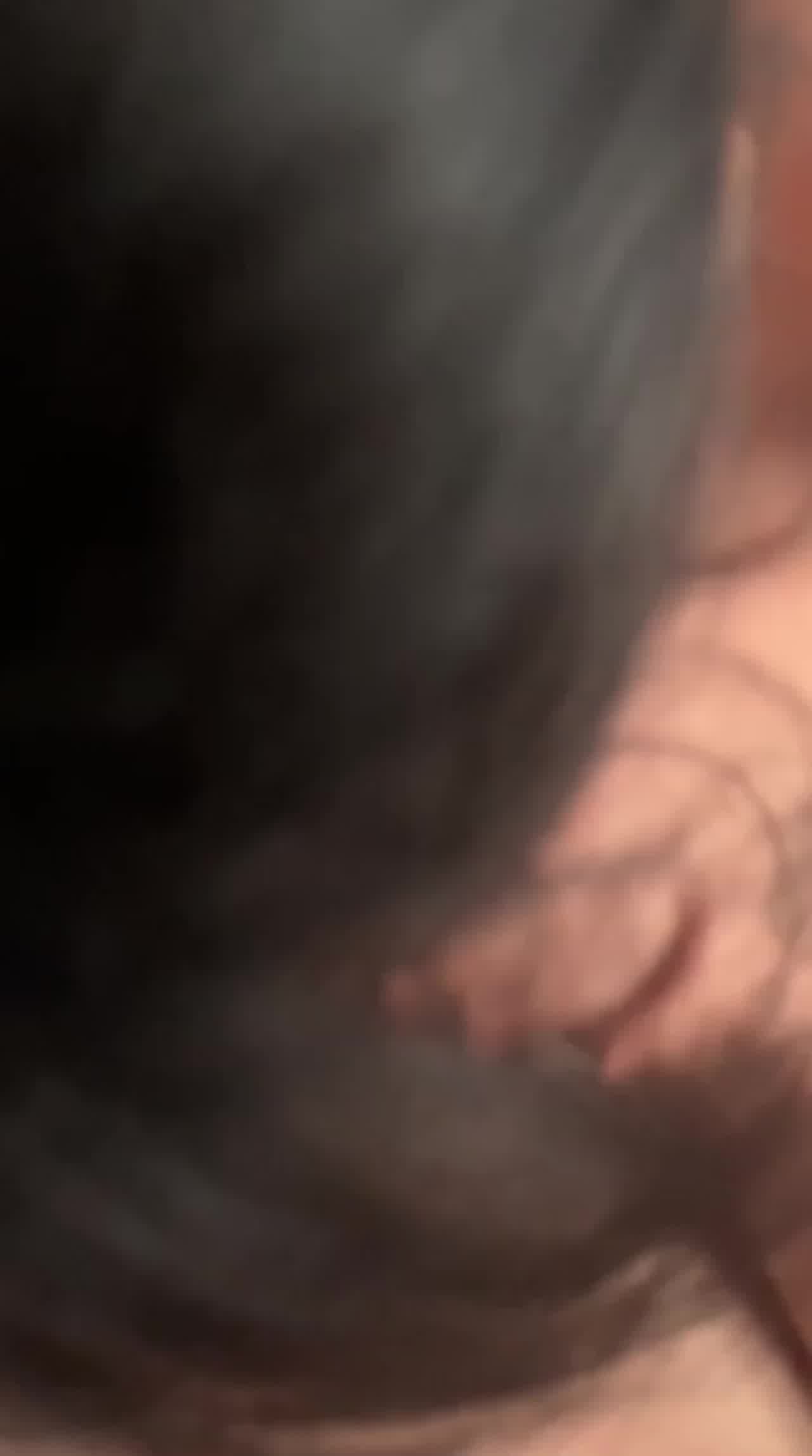  【顶级泄密】清纯美少女跟大哥激情车震，美妙酮体鲜嫩白虎，激勾G点，赤裸爆艹输出，口爆生吞满口精液。 的剧照5