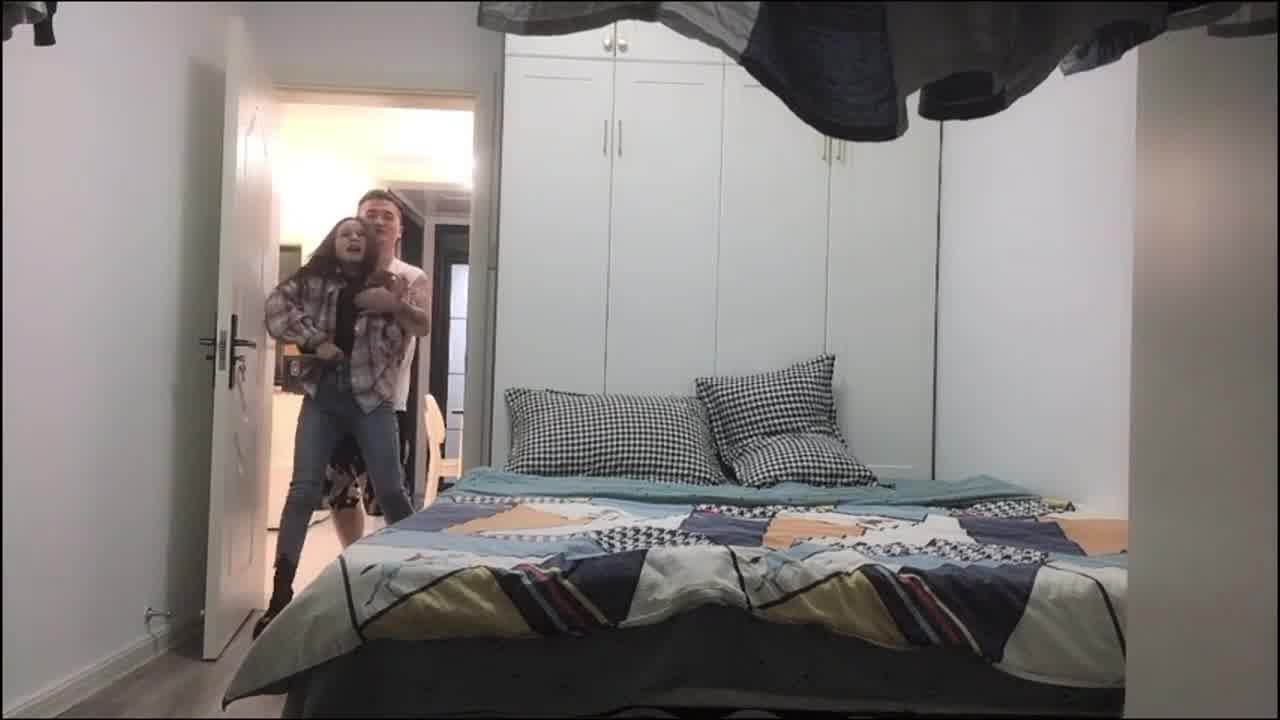  【稀缺黑料】渣男把抖音30W粉丝小网红骗到家，灌醉强推，有反抗变享受，被内射! 的剧照4